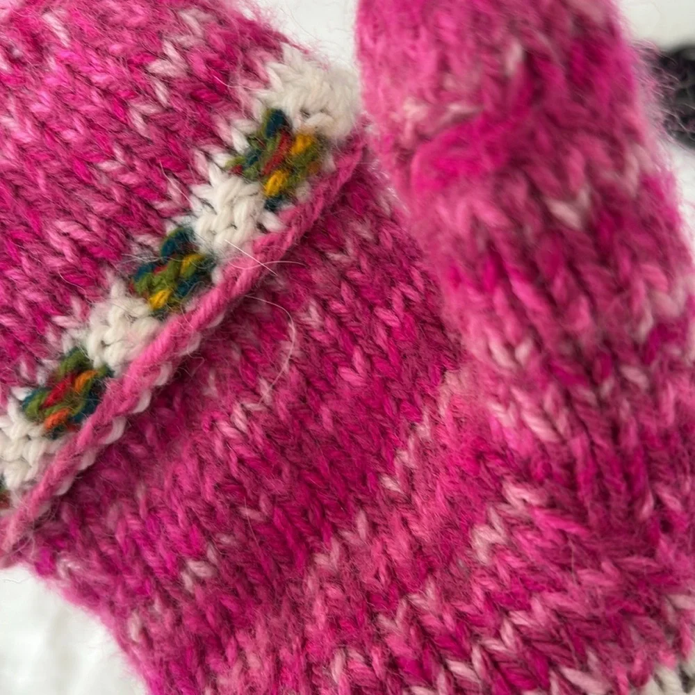 KNIT GLOVES THAT BECOME FINGERLESS
